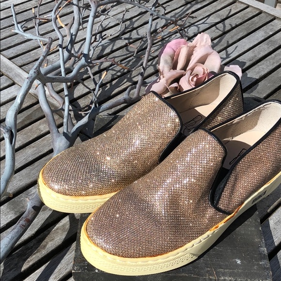 Shoes - Picture 2 of 7